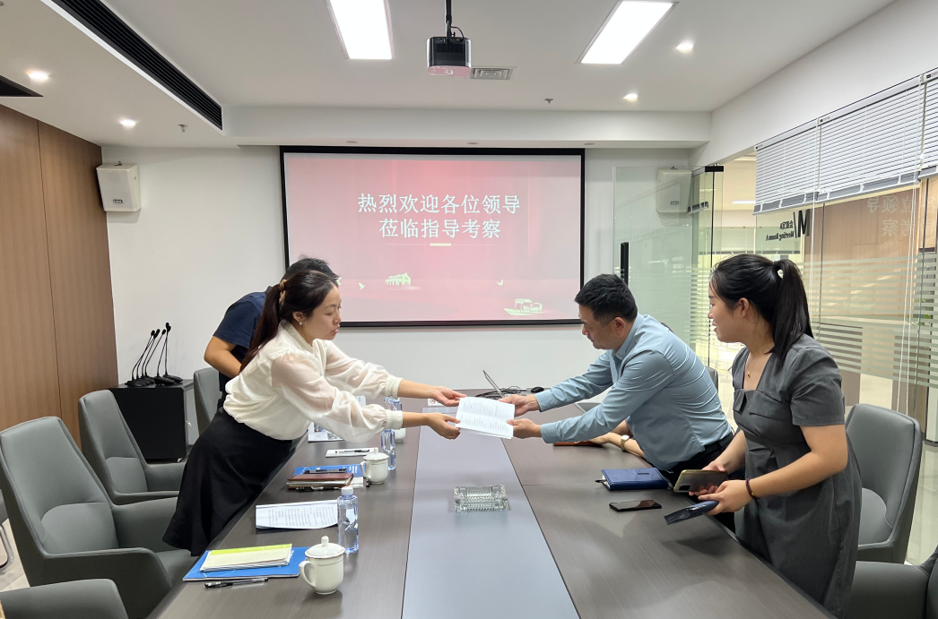 合肥市蜀山經開區（qū）黨工委委員賀麗麗一（yī）行蒞臨正一水務調研指導